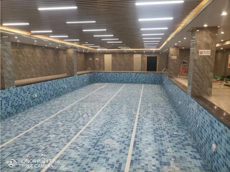 Tepelné čerpadlo Blueway zvyšuje pohodlí krytého bazénu v obytném projektu Yabowen No.1 Mansion